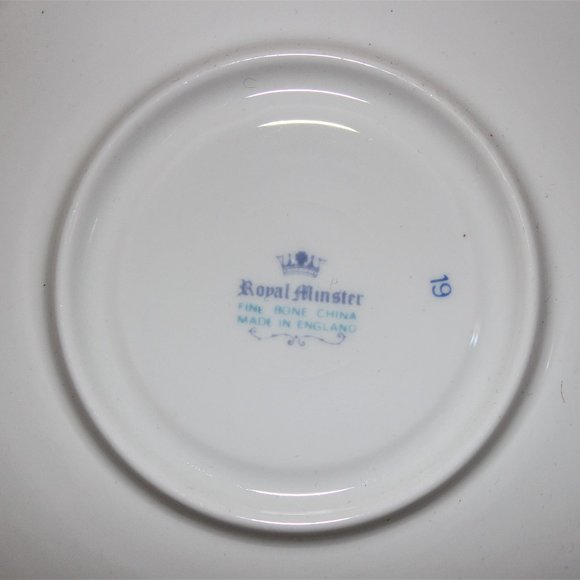 Vintage Royal Minster Cup & Saucer with Yellow and White Floral w/Gold Trim - Picture 6 of 15